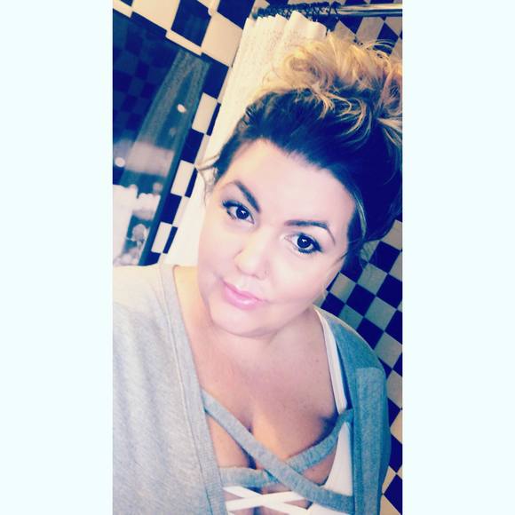 Meet your Posher, Jessica - Picture 1 of 1